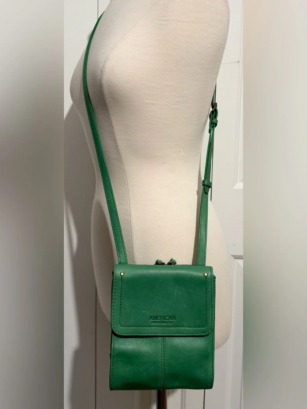 American Leather Co. Kansas Crossbody Calf Leather Vibrant Green EUC